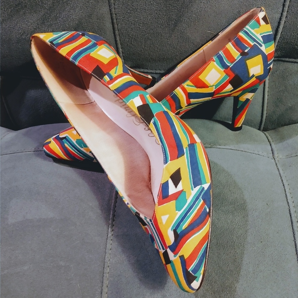 Vintage Life Stride Colorful Abstract Pump
